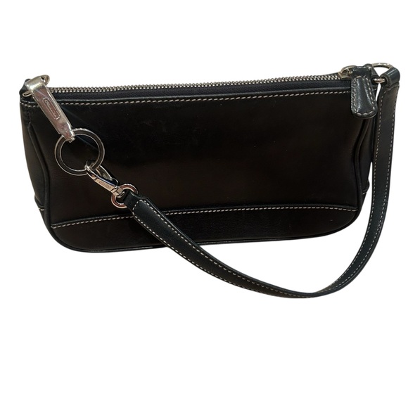 Coach Classic Black Shoulder Bag - Picture 2 of 4